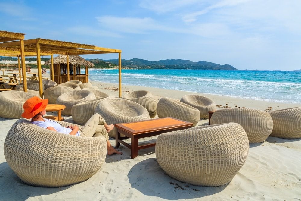 Pohoda na plazi v Sardinii