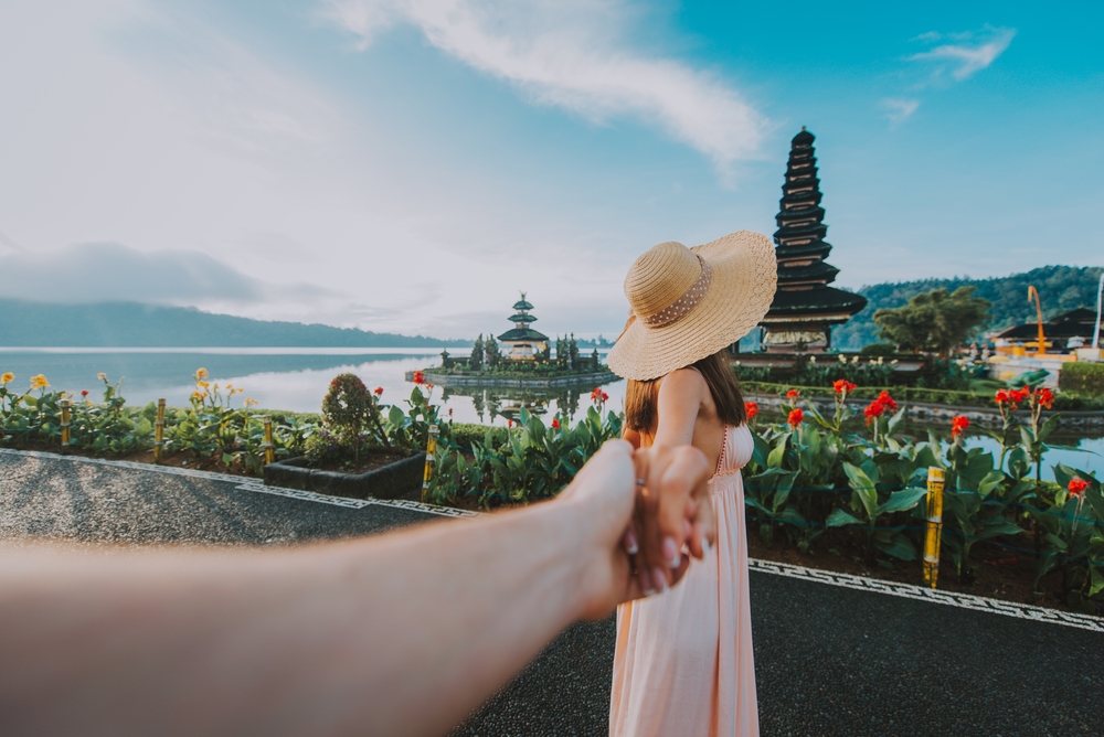 Couple,Spending,Time,At,The,Ulun,Datu,Bratan,Temple,In bali