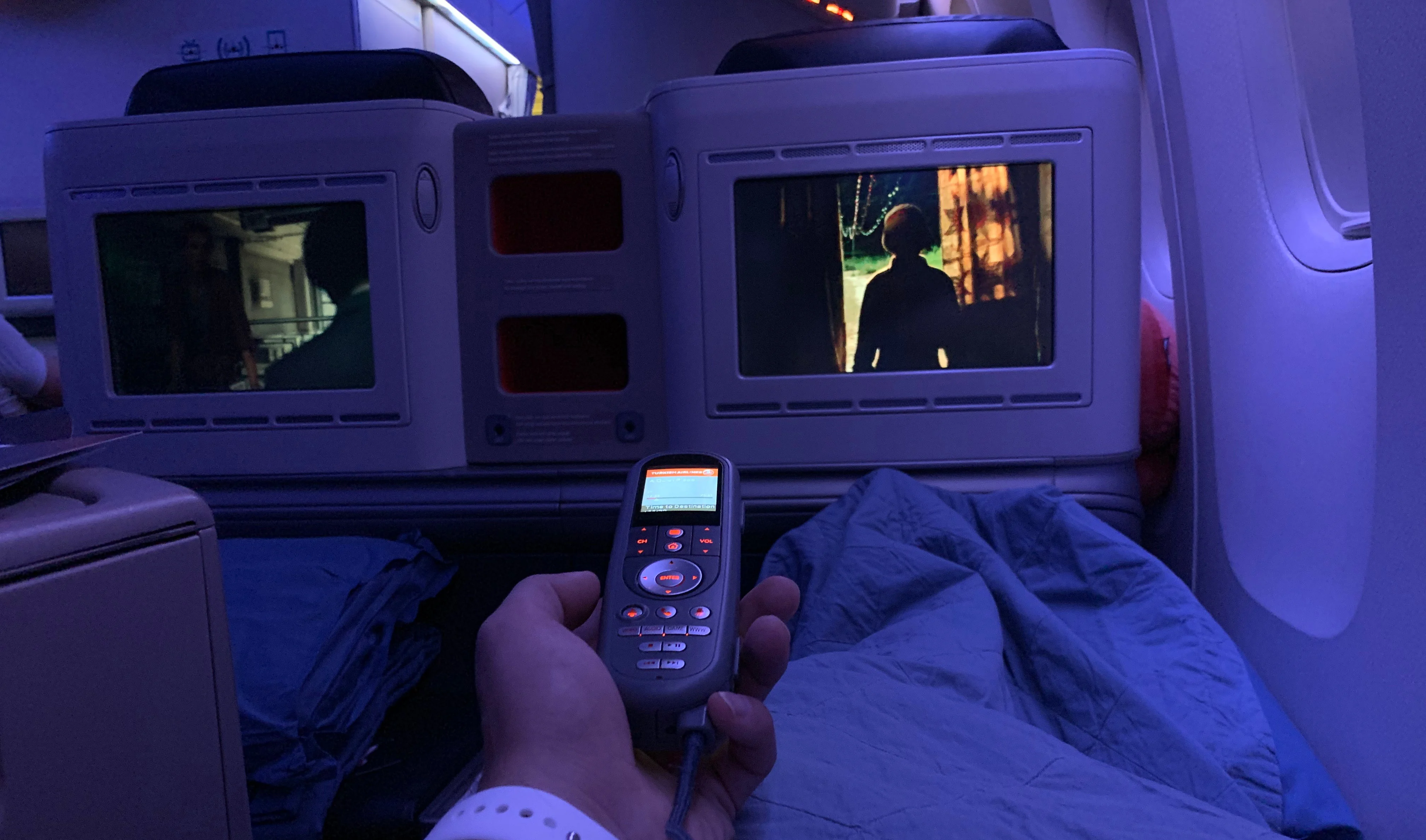 Upgrade do biznis triedy: je lacnejšie kúpiť economy letenku a upgradovať alebo kúpiť hneď biznisku?