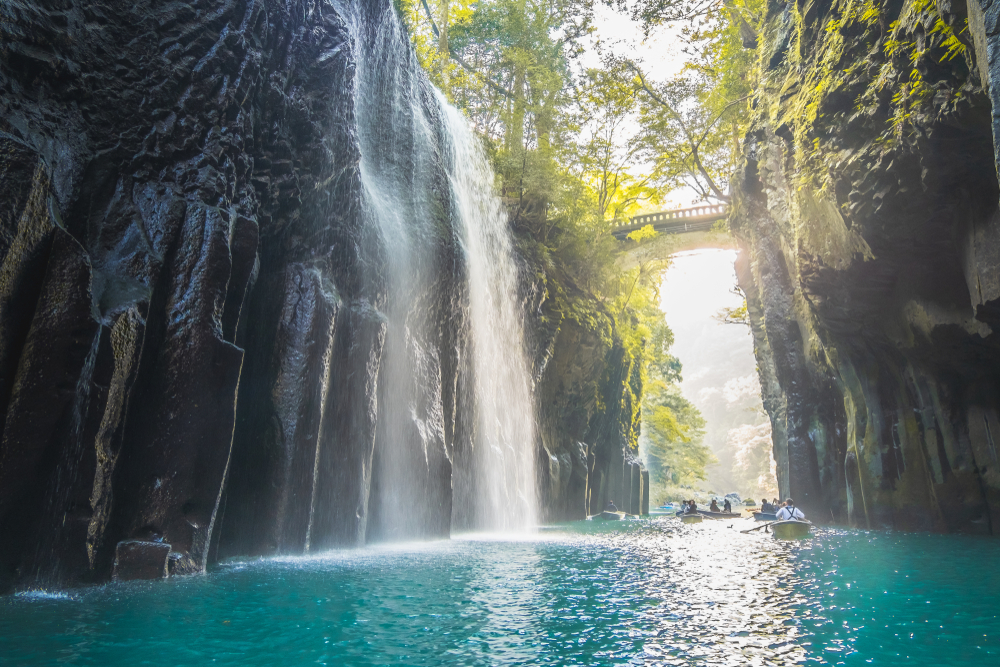Japonsko má nový turistický vlak. Premáva po nádhernom ostrove Kyushu