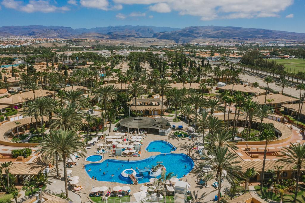 PONUKA DŇA: Kanárske ostrovy s letenkami, 4*hotelom a polpenziou v júli za 696€