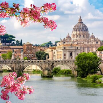 Veľká noc 2026: vybrali sme 5 pobytov z celého sveta od 459€ (Amsterdam, Dubaj aj Thajsko)