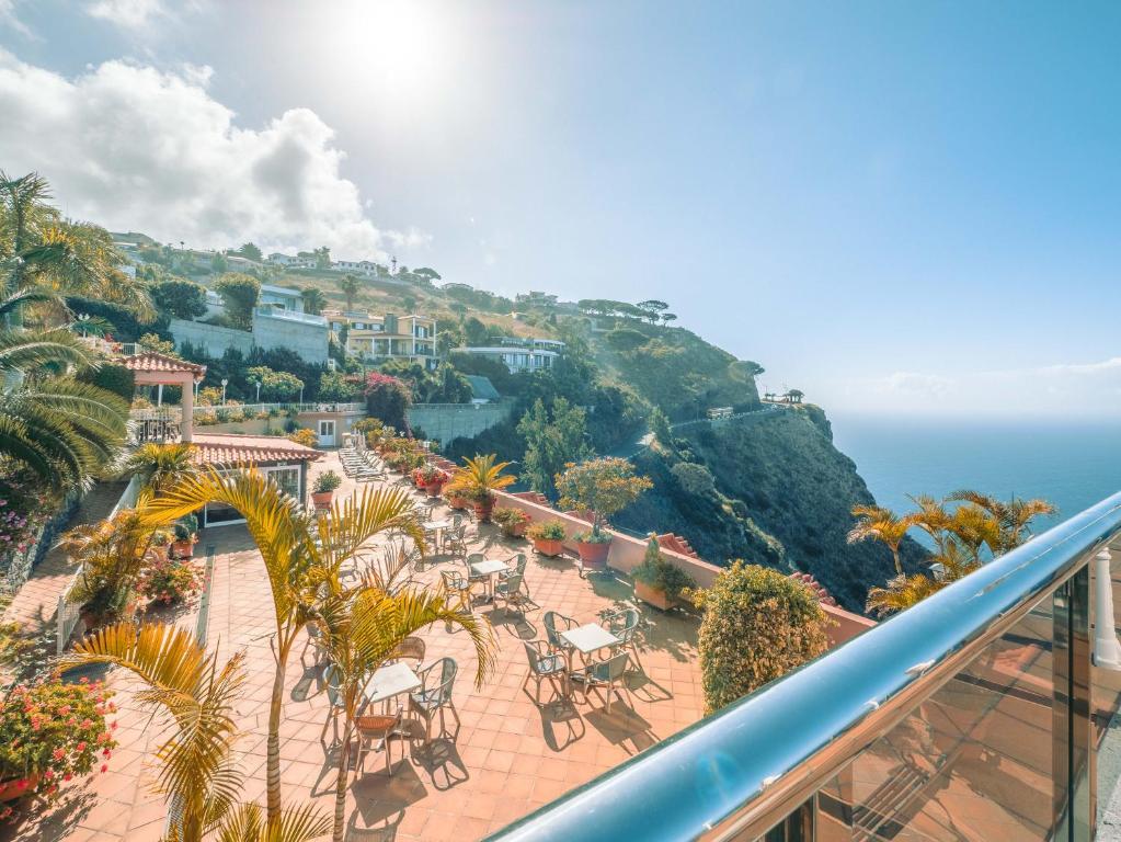 vyhlad z terasy hotela ocean gardens na madeire