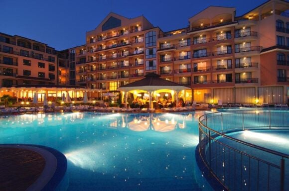 bulharsko-diamant-residence-vecer PONUKA DŇA: All inclusive Bulharsko s letenkami a 4* hotelom za 288€
